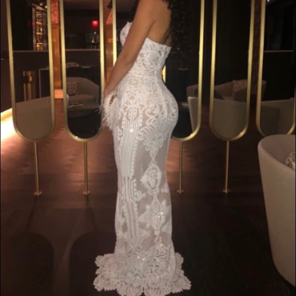 A stunning, head turning, white mesh gown. - Picture 2 of 4